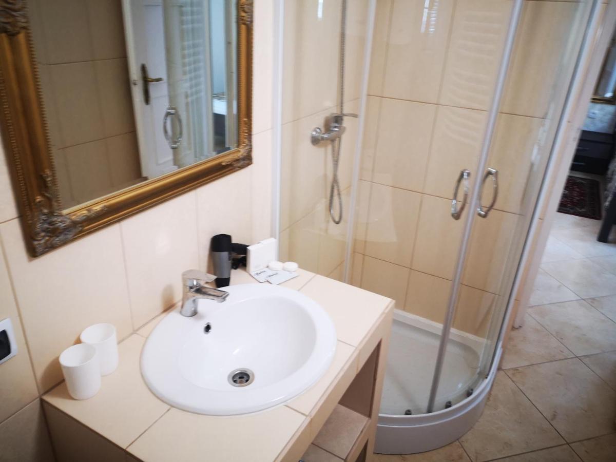 Appartement Panzio Status à Hajdúszoboszló Extérieur photo