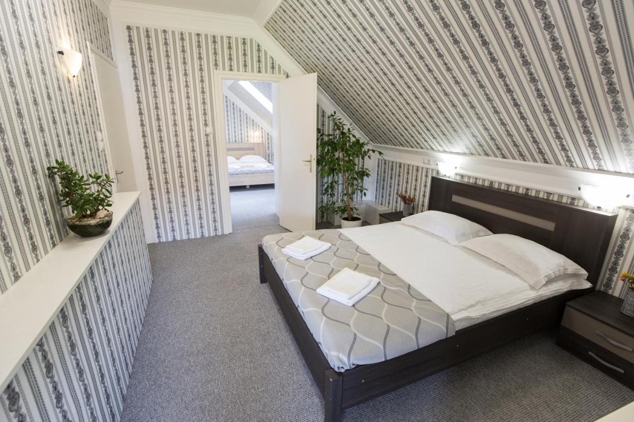 Appartement Panzio Status à Hajdúszoboszló Extérieur photo