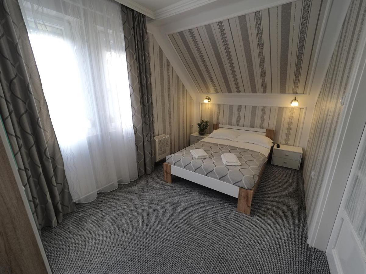 Appartement Panzio Status à Hajdúszoboszló Extérieur photo