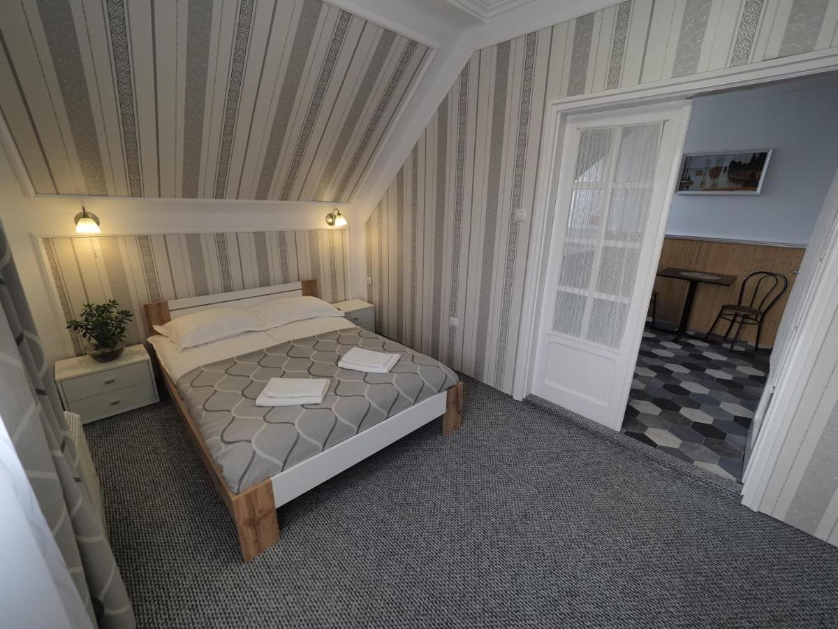 Appartement Panzio Status à Hajdúszoboszló Extérieur photo