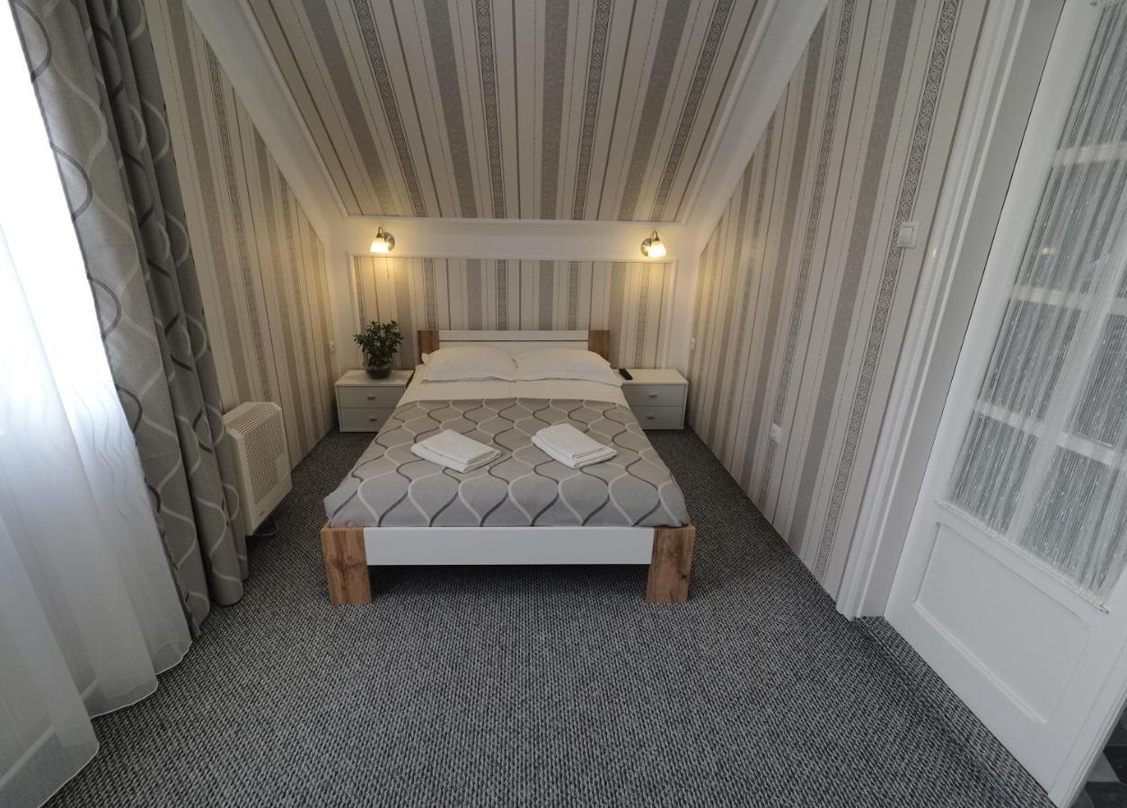 Appartement Panzio Status à Hajdúszoboszló Extérieur photo
